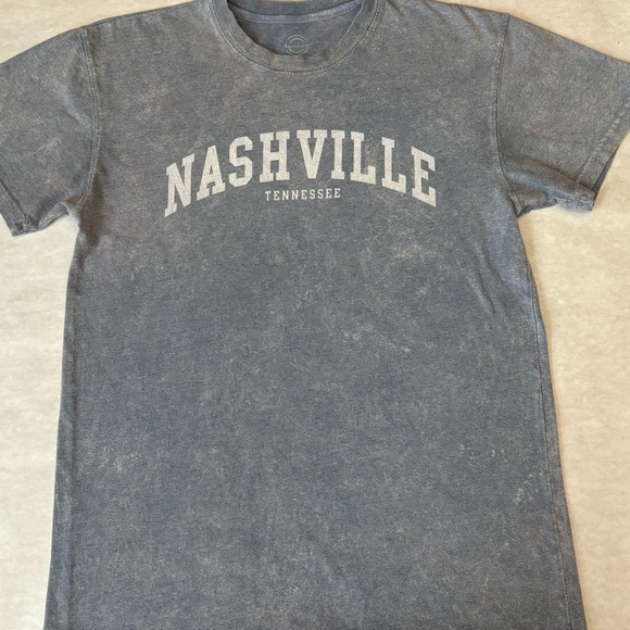 Nashville Tennessee t-shirt has been worn a couple of times - Picture 2 of 4